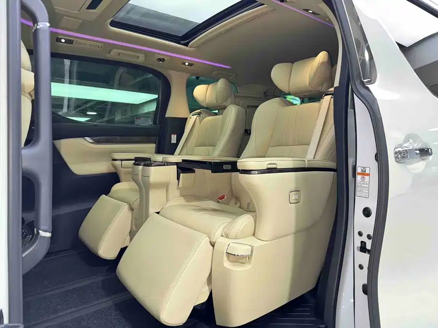 Toyota Vellfire photo 17