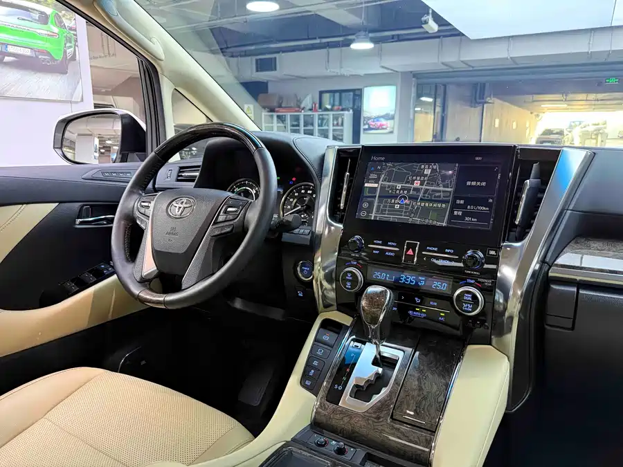 Toyota Vellfire photo 20