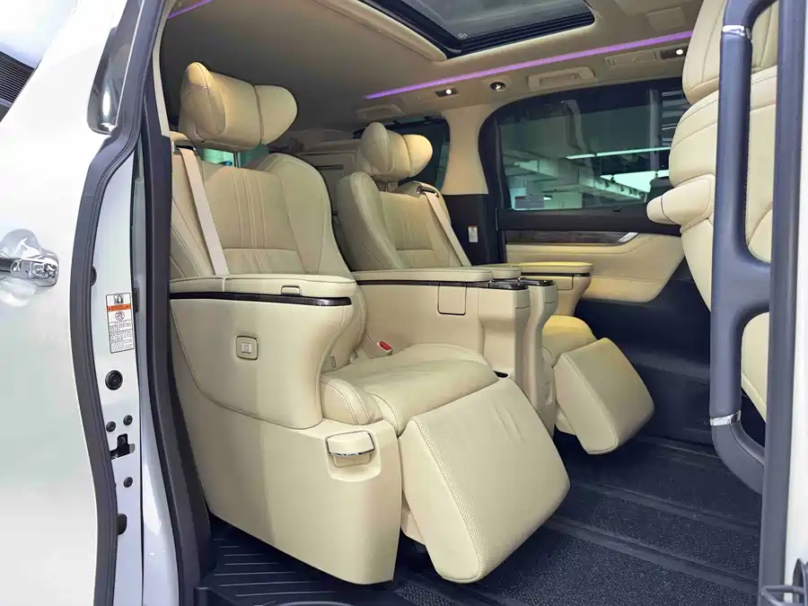 Toyota Vellfire photo 22