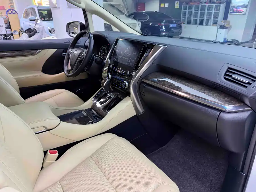 Toyota Vellfire photo 23