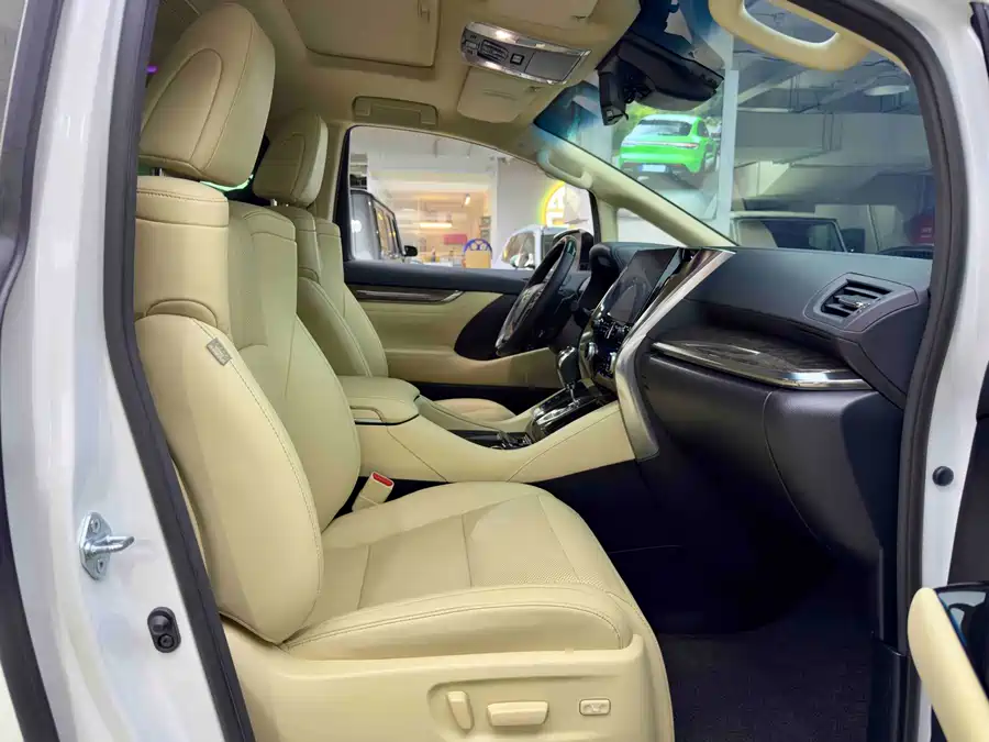 Toyota Vellfire photo 24