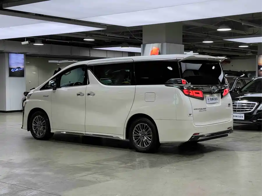 Toyota Vellfire photo 4