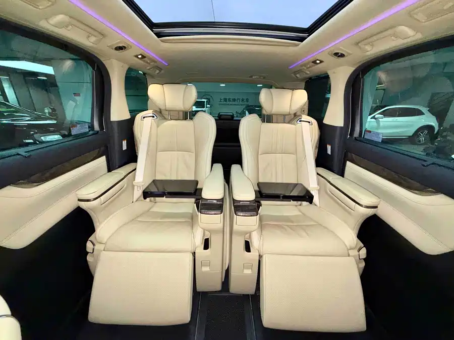 Toyota Vellfire photo 6