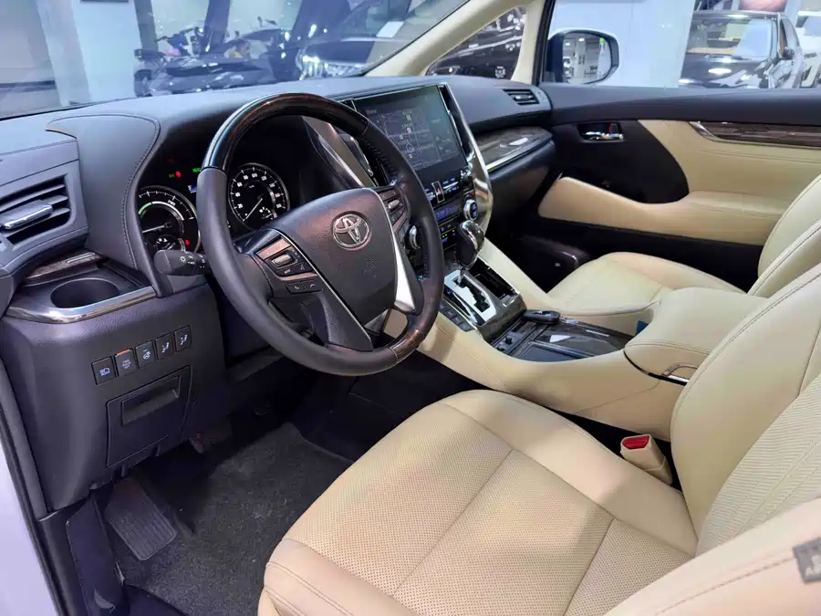 Toyota Vellfire photo 7