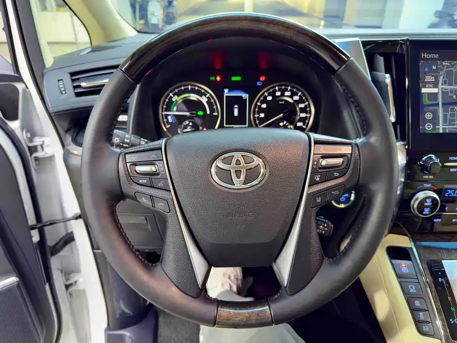 Toyota Vellfire photo 8