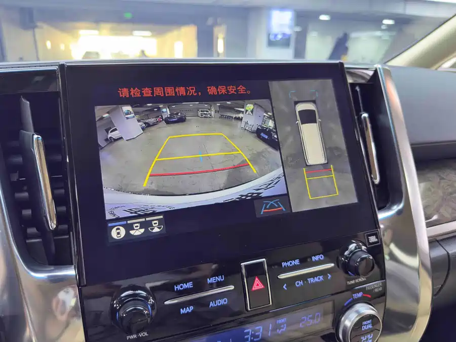 Toyota Vellfire photo 10