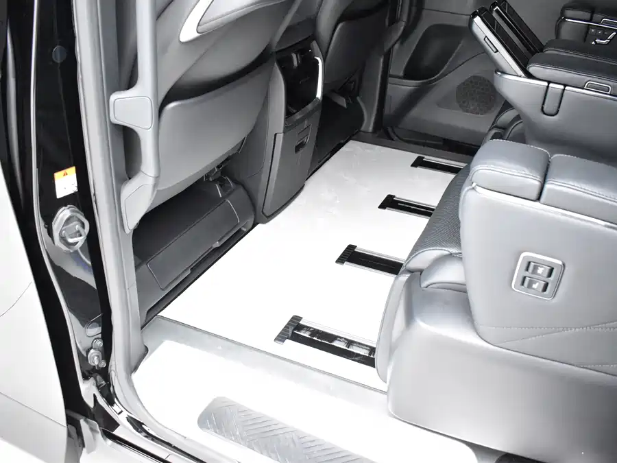 Toyota Vellfire photo 17