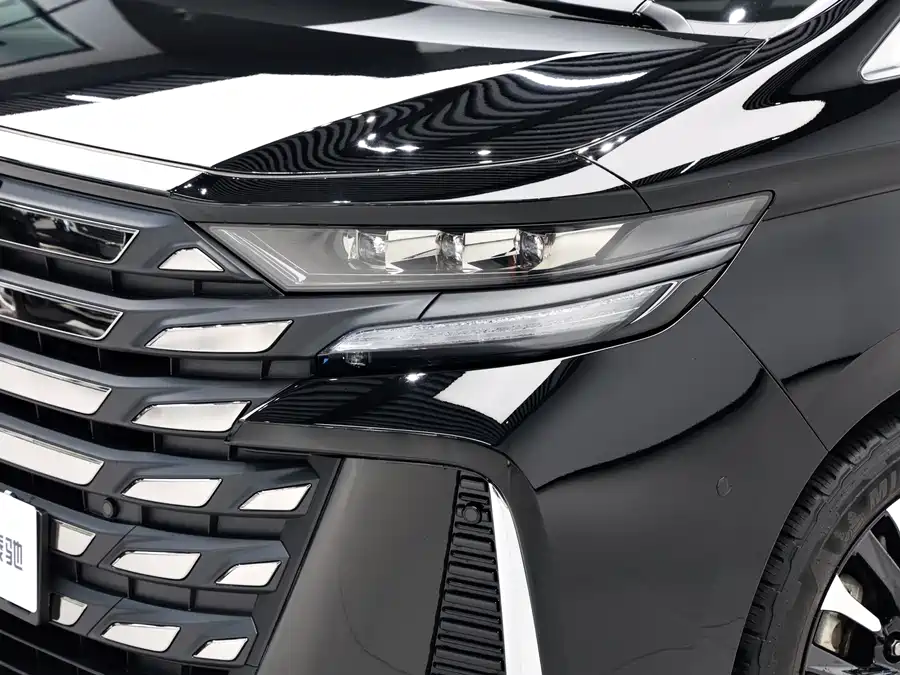 Toyota Vellfire photo 4