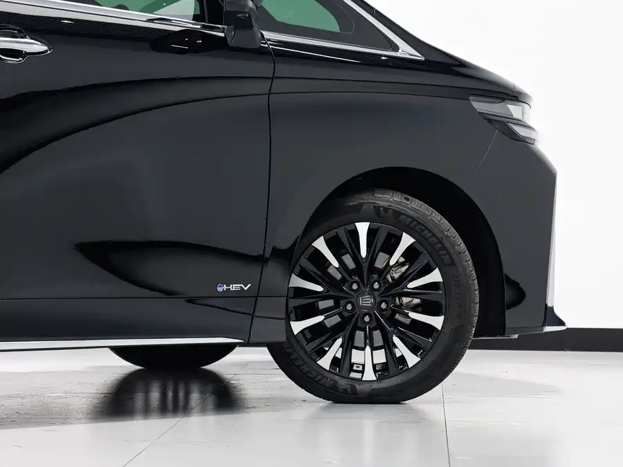 Toyota Vellfire photo 5