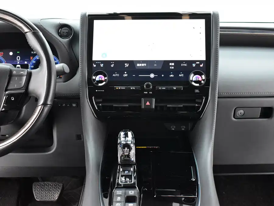 Toyota Vellfire photo 9