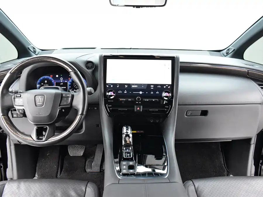 Toyota Vellfire photo 10