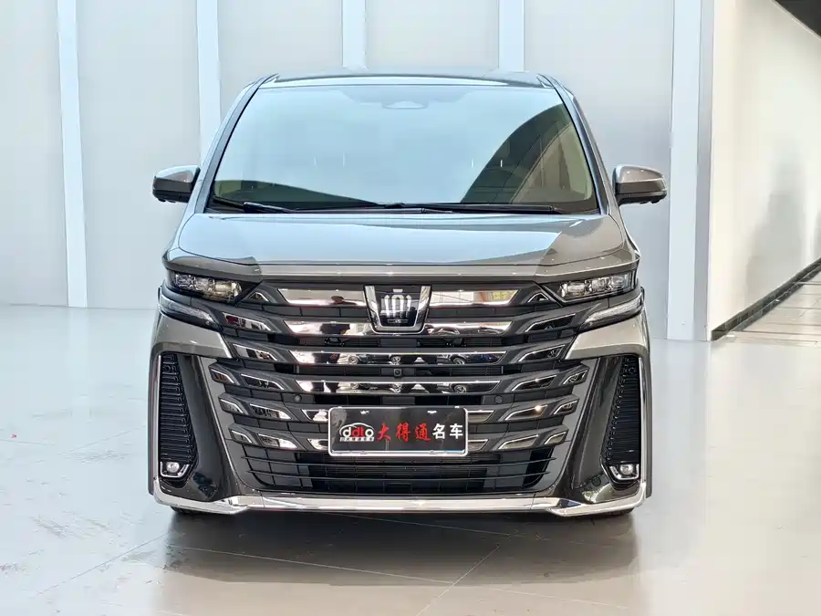 Toyota Vellfire photo 2