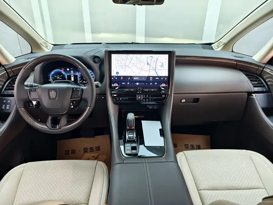Toyota Vellfire photo 14