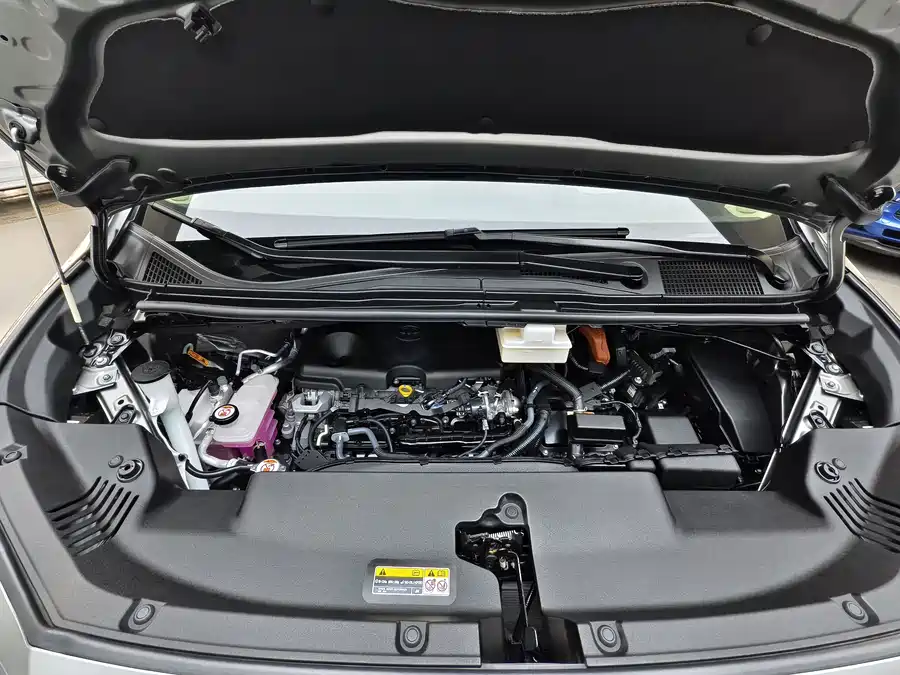 Toyota Vellfire photo 17