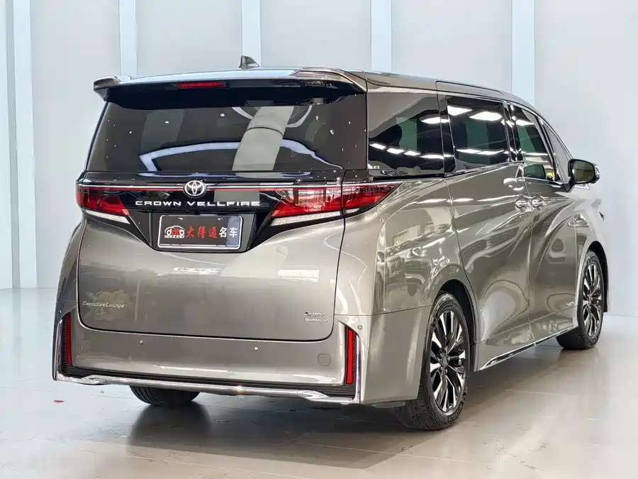Toyota Vellfire photo 3