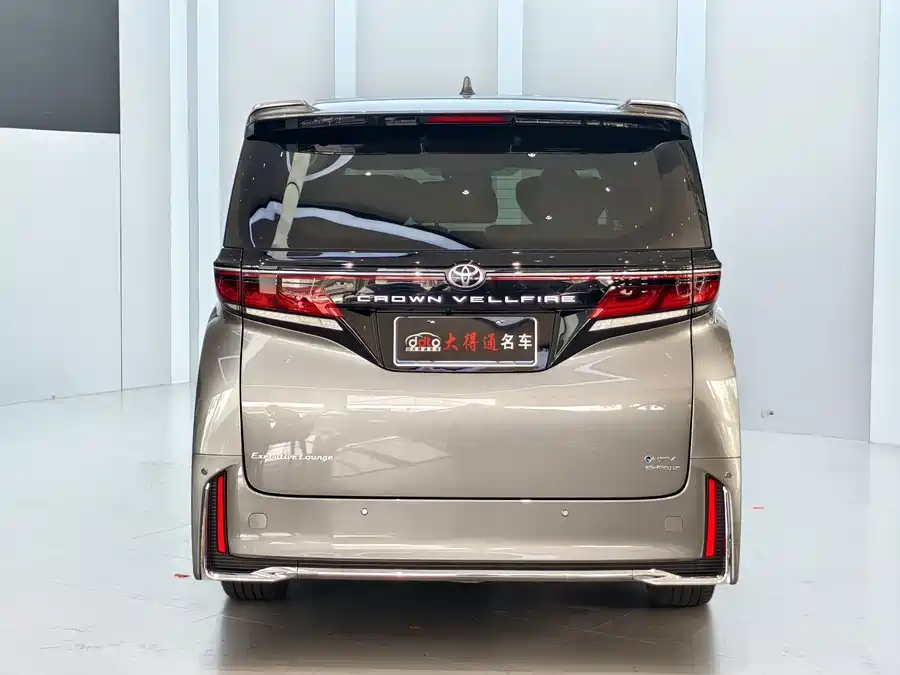 Toyota Vellfire photo 4