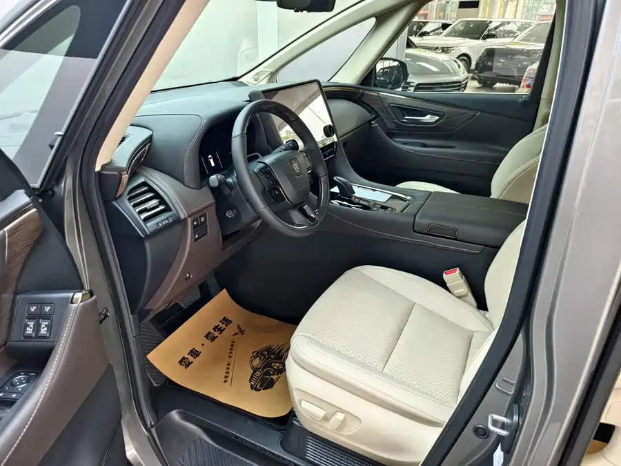 Toyota Vellfire photo 5