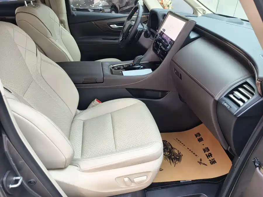 Toyota Vellfire photo 6