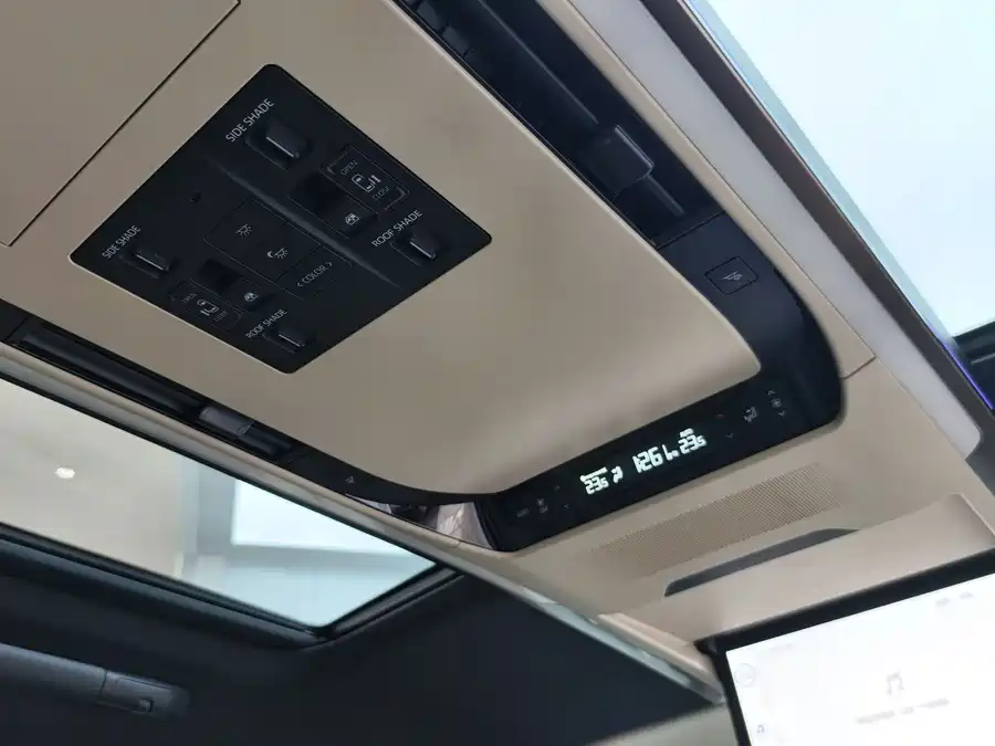 Toyota Vellfire photo 9