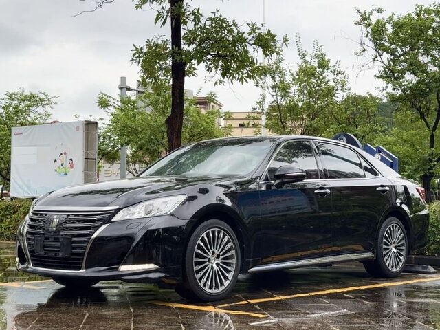 Toyota Toyota Crown — available for export to Kazakhstan