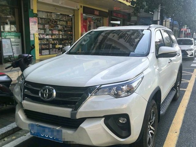 Toyota Toyota Fortuner — available for export to Chile